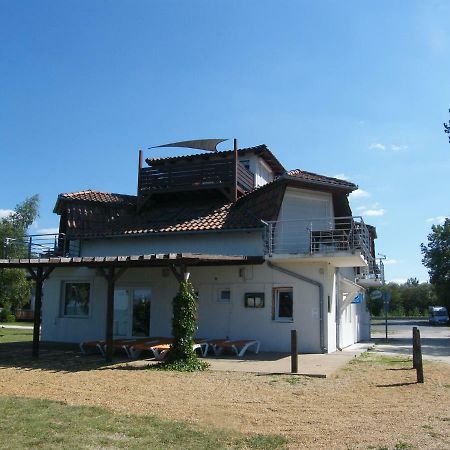 Balatonszárszó Beach Resident酒店 外观 照片