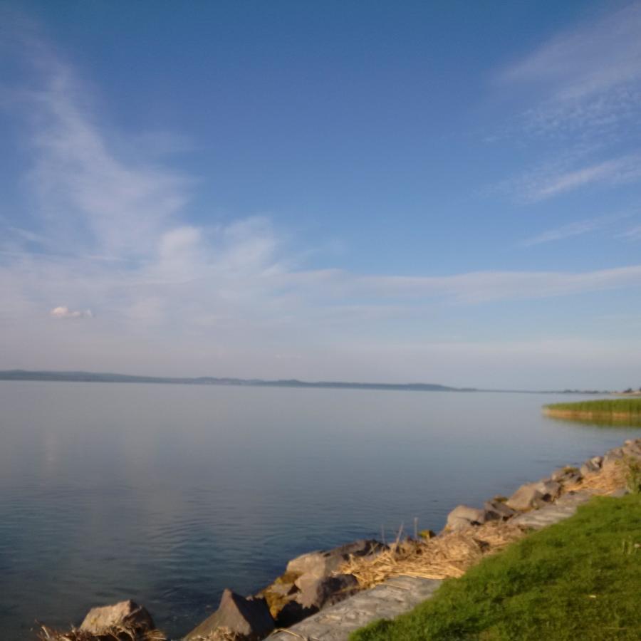 Balatonszárszó Beach Resident酒店 外观 照片