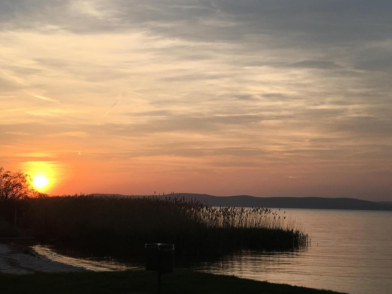 Balatonszárszó Beach Resident酒店 外观 照片